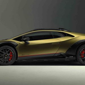 Der Sterrato hebt sich um mehr als vier Zentimeter im Vergleich zu anderen Huracan-Varianten vom Boden ab.(Bild:  Lamborghini)