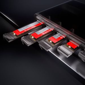Einige NAS-Modelle sind komplett für M.2-SSDs ausgelegt und damit sehr kompakt. Mit der Sandisk N800 sind bei vier M.2-Slots bis zu 30,72 TB Rohkapazität möglich.(Bild:  Sandisk)