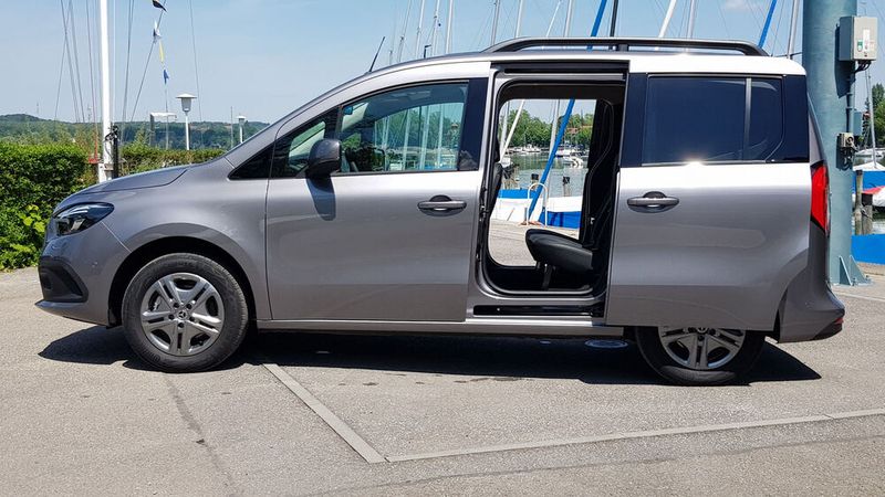 Zwei Schiebetüren sind Serie, ... (Bild: Autoren-Union Mobilität/Frank Wald)