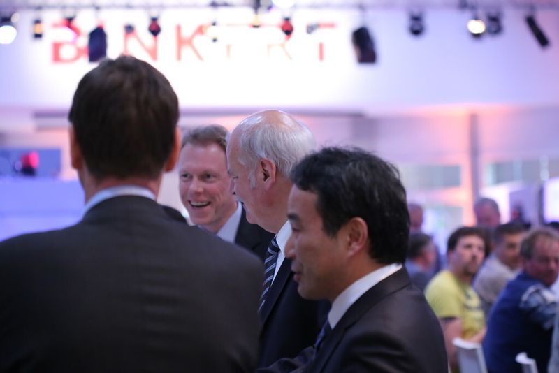 Zum 60. Jubiläum der Josef Binkert AG lud der Werkzeugmaschinen-Spezialist Unternehmer aus der ganzen Schweiz nach Wallisellen. (Matthias Böhm)