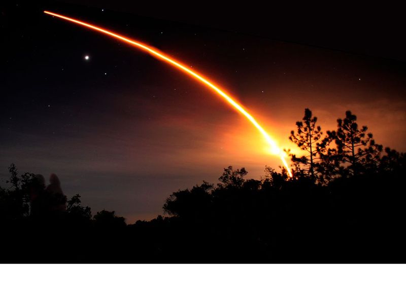 Start der Atlas-Rakete mit dem InSigt-Lander im Gepäck von der Militärbasis in Kalifornien (Bild: NASA)