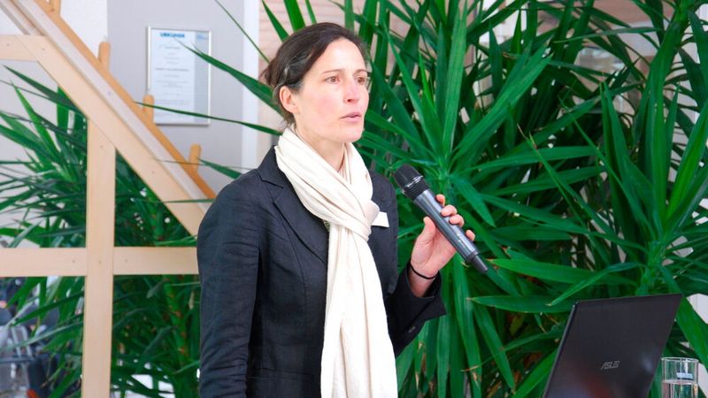 Cornelia Berthold, Gesundheitsmanagerin von der IKK Classic, erläuterte die Vorteile eines  betrieblichen Gesundheitsmanagements.  (Bild: Wenz|»Fahrzeug+Karosserie«)