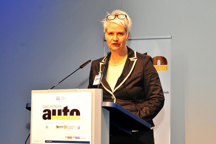 Die Schirmherrin des Kongresses, ZDK-Geschäftsführerin Birgit Behrens, begrüßte die 160 Teilnehmer. (Foto: Schmidt)