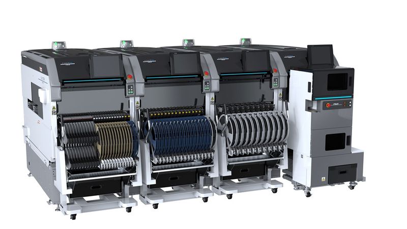 Die miteinander verbundenen NXTR-Bestückungsmodule von Fuji sind mit zahlreichen Bauteilfeedern ausgestattet. Das NXTR-S-Modul kann Komponenten bis zu einer Größe von 200 × 200 mm und einem Gewicht von bis zu 2 kg handhaben.(Bild:  Fuji Europe Corporation)