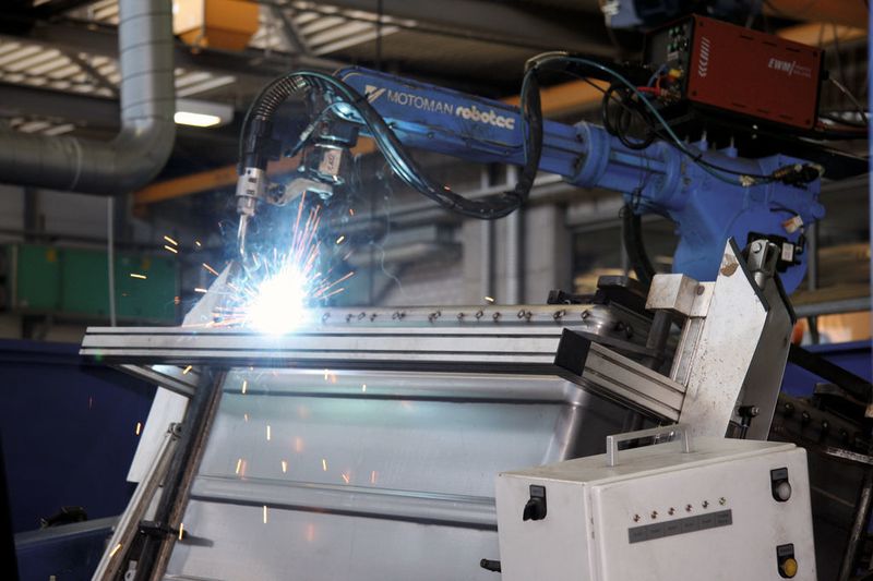 Technologiekompetenz Verbindungstechnik per Roboter: Generell wird auf einen hohen Automatisierungsgrad geachtet.  (Bild: Böhm)