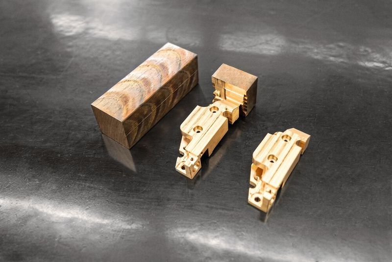 Hohner Maschinenbau fertigt alle komplexen Teile seiner Schmalheftköpfe selber. (maikgoering photography)