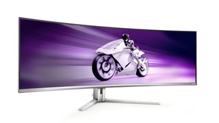 Das Quantum-Dot-OLED-Panel im Philips Evnia 49M2C8900 liefert mit 5.210 x 1.440 Pixel die doppelte QHD-Auflösung. Mit 240 Hz Bildwiederholrate ist das superbreite Display sehr gut für Gaming geeignet – einen starken Rechner vorausgesetzt. (Bild: MMD)