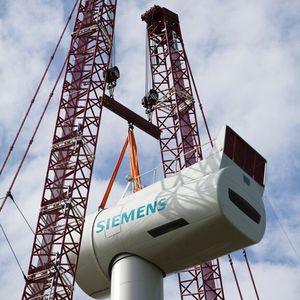 Der erste Prototyp der Weltrekord-Windturbine auf dem Weg durch Dänemark, bei Aufbau und Tests