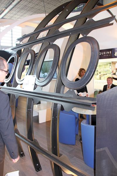 Für den Airbus A 350 XWB werden Stringer und Spanten aus CFK bereits in Serie hergestellt, inklusive der CFK-Fensterrahmen. (Bild: Kraus)