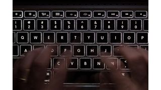 Zukünftig schmerzen die Finger in der Logistik mehr vom Tippen als von körperlicher Arbeit. (Bild: Flickr)