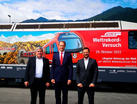 Gil Fischer (Head of Traction Sales and Service), Dr. Renato Fasciati (Direktor Rhätische Bahn), Edgar Keller (Leiter der Division ABB Traction) Gil Fischer (Head of Traction Sales and Service), Dr. Renato Fasciati (Direktor Rhätische Bahn), Edgar Keller (Leiter der Division ABB Traction)