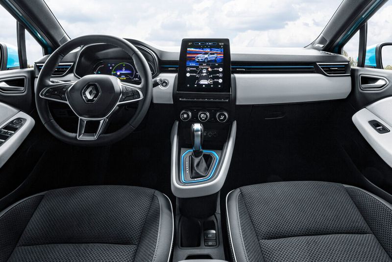 Im Cockpit dominiert bei allen drei Modellen der intuitiv bedienbare Touchscreen. (Bild: Renault)