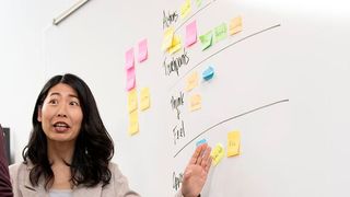 Gerade wenn der Wettbewerbsdruck hoch ist, kann sich ein Unternehmen mit einem kundenzentrierten Ansatz von der Masse abheben. Herausragende Kundenerfahrungen helfen, neue Nutzer zu gewinnen und bestehende Nutzer zu überzeugen. So werden sie nicht nur zu loyalen Kunden, sondern empfehlen das Produkt oder die Marke auch an andere weiter. (Bild: UNAUTHORIZED USEIS PROHIBITED)