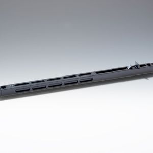 Ideal für schwere Schiebetüren, Fenster, Einschübe oder andere geradlinig bewegte Massen von bis zu 400 kg: Der innovative Sliding Door Damper (SDD) von Hahn Gasfedern.