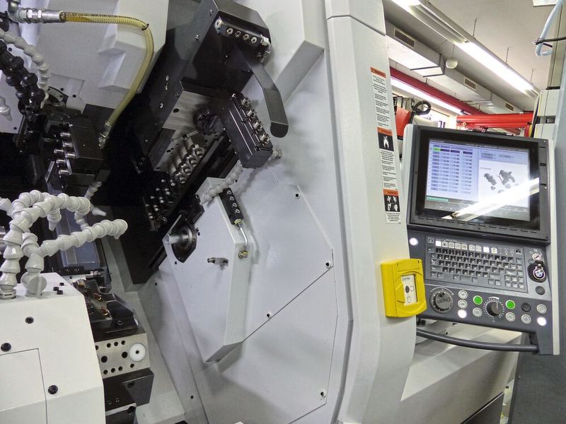 Bei den zahlreichen Achsen an Langdrehautomaten wäre für jede Achse ein taktiles Messsystem notwendig. Dafür ist kein Platz vorhanden.  (Bild: Uttec/Höhne)