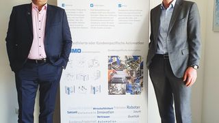 1996 gründete Robert Eby (links) das Automatisierungsunternehmen EGS Automatisierungstechnik. Jetzt hat Dunkermotoren das Unternehmen übernommen. Rechts im Bild: Uwe Lorenz, Geschäftsführer Dunkermotoren. (Dunkermotoren)