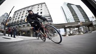 Der Kurierdienst Tiramizoo soll die Bücher innerhalb weniger Minuten zum Kunden bringen. (Bild: Tiramizoo)