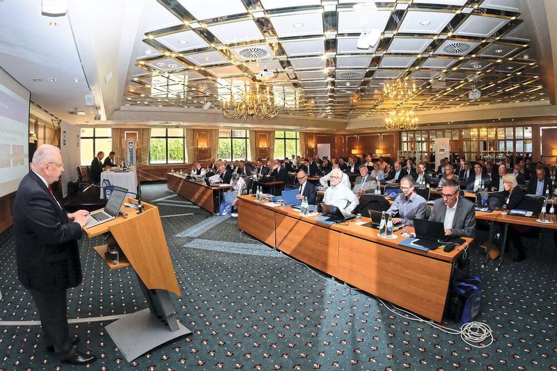 Volle Reihen: Die ZDK-Mitgliederversammlung fand 2018 in Stuttgart statt. (Bild: Zietz / »kfz-betrieb)