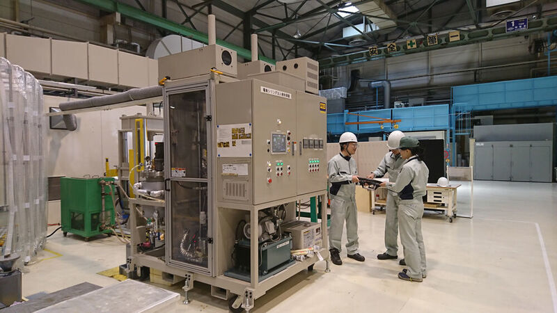 Erweitertes Forschungs- und Entwicklungszentrum für den japanischen Markt: Eine neue hochleistungsfähige F&E-Anlage für Polyurethane unterstützt die Kunden darin, größere Kunststoffteile zu entwickeln. (Covestro)