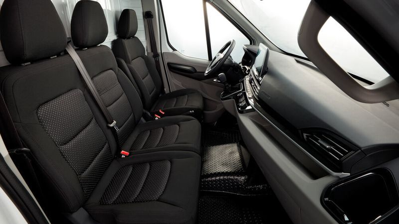 Drei Sitze sind Serie. (Maxomotive)