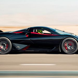 Das derzeit offiziell schnellste Auto der Welt ist der SSC Tuatara.(Bild:  James Lipman/SSC)