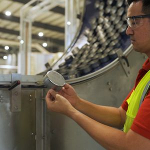 Gemeinsam schauten Henkel und Royal Can sehr detailliert auf alle Prozesse und setzten die Maßnahmen Schritt für Schritt um.(Bild:  Henkel)