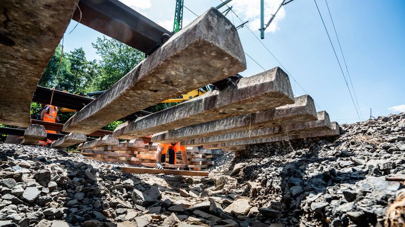 Seit rund einer Woche laufen die Aufräumarbeiten. (Bild: Deutsche Bahn)