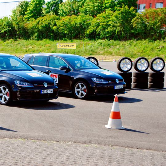 Die GTÜ hat sechs Billigreifen mit einem Markenprodukt verglichen.(Foto:  GTÜ)