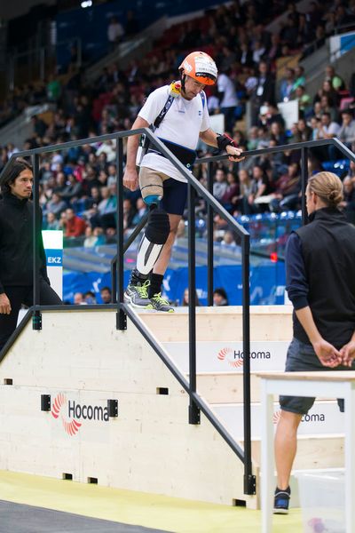 Auch der Beinprothesenparcours erfordert höchste Konzentration. (ETH Zürich / Nicola Pitaro)