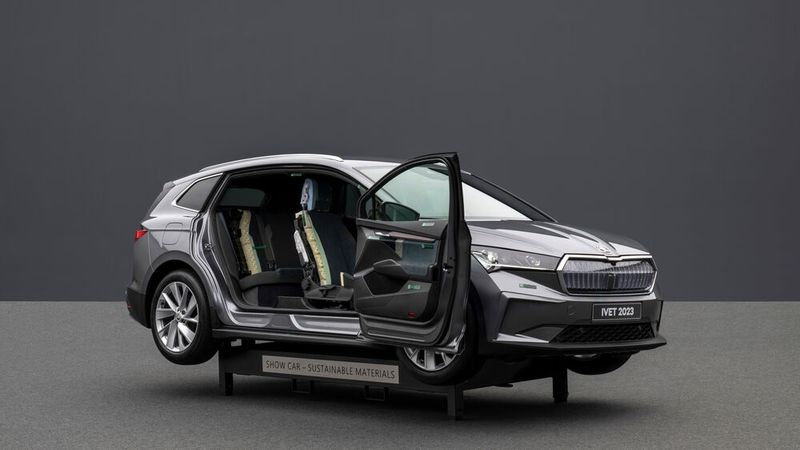 Ein Highlight und ganz praktisches Beispiel für den Einsatz nachhaltiger Materialien und die Verwendung von Rezyklaten wird das Showcar auf Basis des Škoda Enyaq sein, welches auf der PIAE in Mannheim zu sehen sein wird.(Bild:  Skoda)