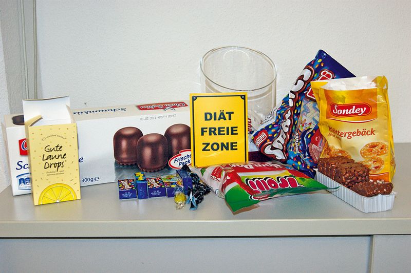Apropos Tortendiagramm: Die „Diätfreie Zone“ befindet sich im Büro von Regina Böckle, Ira Zahorsky und Katrin Hofmann. Das Süßigkeiten-Lager hat eine hohe Lagerumschlag­geschwindigkeit. Wie die drei trotzdem so schlank ­bleiben, ist allen ein Rätsel. (Archiv: Vogel Business Media)