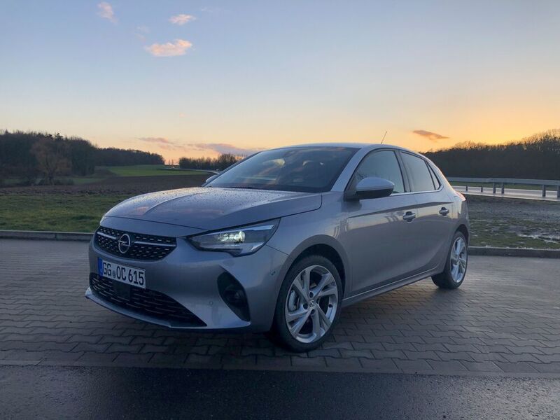 Eine gewisse Ähnlichkeit mit dem Peugeot 208 lässt sich nicht leugnen, speziell was die extrem sportliche Silhouette betrifft. (Jens Scheiner/»Automobil Industrie«)