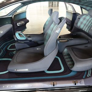 Der Innenraum wirkt futuristisch – auffallend ist das große Display auf dem Armaturenbrett. Hat Byton hier einen Trend gesetzt?(Bild:  Christian Bittmann)