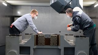 Zerspant wird bei Riemann in erster Linie auf DMG-Maschinen. Hier sind die Dimensionen in den vergangenen Jahren stark gewachsen. Aufgrund der immer komplexeren Geometrien geht der Trend klar zu steifen und präzisen, dabei aber sehr dynamischen 5-Achs-Maschinen. (Tebis)