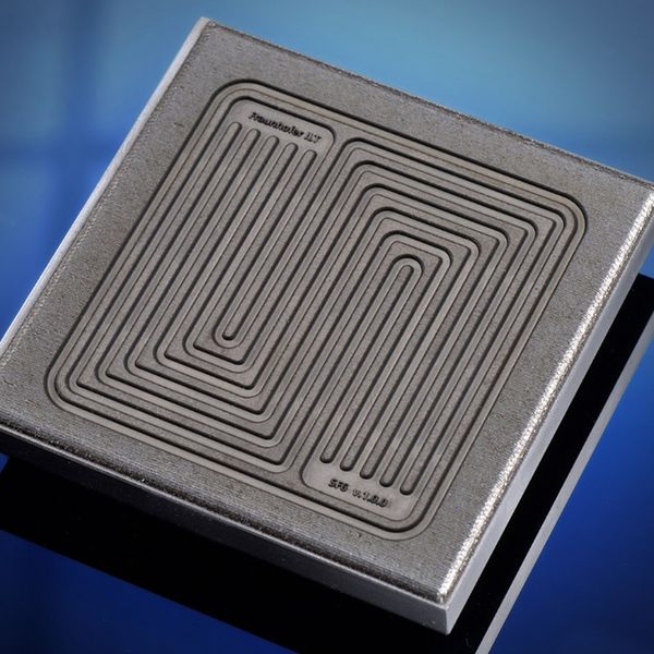 Forschende des Fraunhofer ILT haben Prozessketten zur Beschichtung und Reparatur von Umformwerkzeugen mit dem EHLA-Verfahren entwickelt. Damit lassen sich auch in anderen Industriebereichen Beschichtungs- und Reparaturprozesse realisieren, die Zeit und Kosten im Werkzeugbau sparen. (Bild: Fraunhofer ILT)