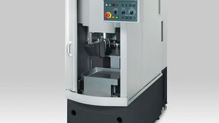 Im Bild die kompakte (600 mm Maschinenbreite!) Hochgeschwindigkeits-Fräsmaschine PM 150 (Bild: Suvema)