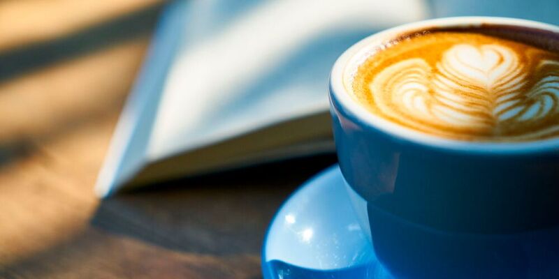 Forscher haben kürzlich drei Stoffwechselprodukte identifiziert und strukturell charakterisiert, die als spezifische Marker für den individuellen Kaffeekonsum in Frage kämen. (Symbolbild)
