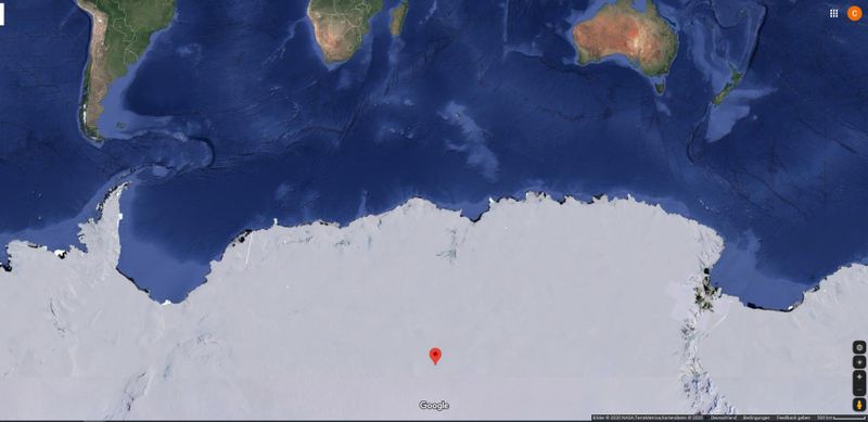 -94 °C (Schätzwert) – 23.07.2004 Nordwestlich von Wostock, Antarktis  Der inoffizielle Weltrekord für die kälteste Temperatur auf der Erde wurde 2004 via Sattelit gemessen. Dabei stellten die Forscher eine Oberflächentemperatur von -98,6 °C fest. Daraus schätzten sie eine Lufttemperatur von -94 °C ab. Offiziell anerkannt ist dieser Rekordwert allerdings nicht.      Wie Wasser bei extremen Minusgraden trotzdem nicht gefriert, haben Forscher der ETH Zürich demonstriert.      Hier geht es zurück zum Begleitartikel dieser Bildergalerie: Die tiefsten Temperaturen der Welt  Quelle: T. A. Scambos, G. G. Campbell, A. Pope, T. Haran, A. Muto, M. Lazzara, C. H. Reijmer, M. R. van den Broeke: Ultralow surface temperatures in East Antarctica from satellite thermal infrared mapping: The coldest places on Earth, Geophysical Research Letters, Volume 45, Issue 12, Pages 6124-6133, 28 June 2018; DOI: 10.1029/2018GL078133  (Google, NASA, Terra Metrics, Kartendaten 2020)