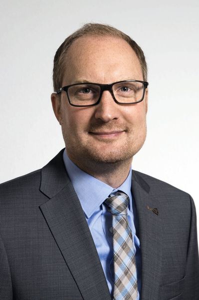 Daniel Meuris, Leiter Digitalisierung und Virtualisierung, Klingelnberg GmbH: «Auf den Klingelnberg-Zahnradschleifmaschinen erfassen wir verschiedene Arten von Daten, niederfrequente Zustandsdaten, hochfrequente Regelungsdaten und Prozesseinstellungen. Diese maschinennahen Daten bringen wir zusammen mit Mess- und Testresultaten der Zahnräder in der ‹Gearengine›, einer Klingelnberg-eigenen Plattform, zusammen.» (Bild: Klingelnberg GmbH)