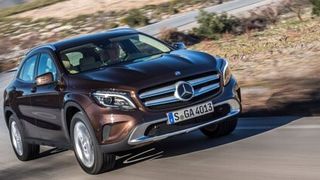 Der neue GLA komplettiert ab März das umfangreiche SUV-Angebot von Mercedes Benz. Die Preise beginnen ab 29.304 Euro (inkl. 19% MwSt.) für den GLA 200 mit 4-Zylinder-Ottomotor und 6-Gang-Schaltgetriebe. (Foto: Daimler)
