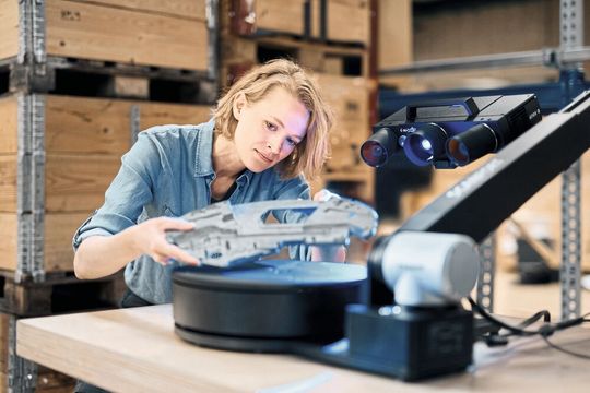 Flexible and universal: The partially automated 3D measurement technology from Zeiss can be used in a variety of ways for scanning prototypes, reverse engineering and measuring in series production.(Image: Zeiss)