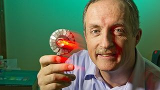 Charles Coushaine (50) möglich: Er hat den Aufbau von LED-Modulen mit Halbleiterkristall, Reflektorwanne, Ummantelung und Sockel für die unterschiedlichsten Anwendungen maßgeblich mitgestaltet. Coushaine arbeitet in Danvers, Massachusetts, USA. Auf sein Konto gehen 184 erteilte Einzelpatente (Archiv: Vogel Business Media)