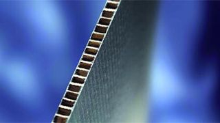 In Verbindung mit Sandwich- und Wabenstrukturen kann der Autoentwickler mit PU echte Leichtbaukonstruktionen verwirklichen. (BASF)