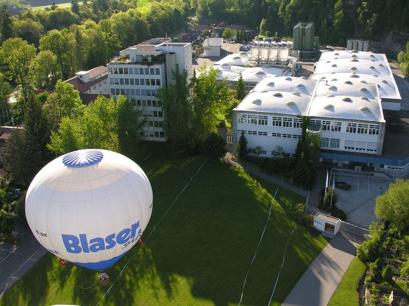 Das 1936 gegründete Familienunternehmen mit Hauptsitz im Schweizer Hasle-Ruegsau wuchs von einem regionalen Kleinbetrieb zu einem Global Player in der Metall verarbeitenden Industrie mit weltweit 500 Mitarbeitern.  (Bild: Blaser Swisslube)
