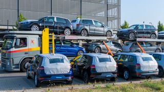 Bei den Auslieferungen musste der Volkswagen-Konzern im Corona-Jahr 2020 deutliche Abstriche machen. (Bild: © Günter Wicker / Flughafen Berlin Brandenburg GmbH)
