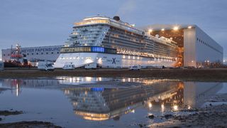 Fertig für die erste Ausfahrt: Celebrity ECLIPSE Das 122.000 BRZ große Kreuzfahrtschiff Celebrity ECLIPSE hat eine Länge über alles von 317 Metern und ist 36,8 Meter breit. Es verfügt über 1426 Kabinen für mehr als 2850 Passagiere und erreicht eine Geschwindigkeit von 24 Knoten.  (Bild: Bilder: Michael Wessels/Meyer Werft)