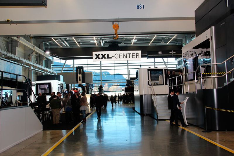 Auf einer Ausstellungsfläche von 7400 m² zeigte der Innovationsführer sein breit gefächerte Produktportfolio, Platz fanden dabei auch XXL-Center. (Bild: Sonnenberg)