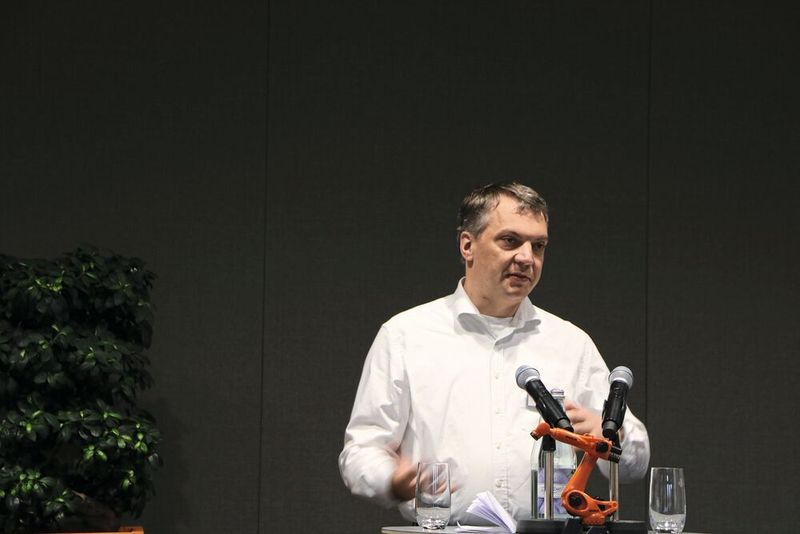 Prof. Dr.-Ing. Torsten Kröger, KIT, auf dem Kuka-Medienseminar zum Thema „Zukunft der Robotik“. (Sonnenberg)