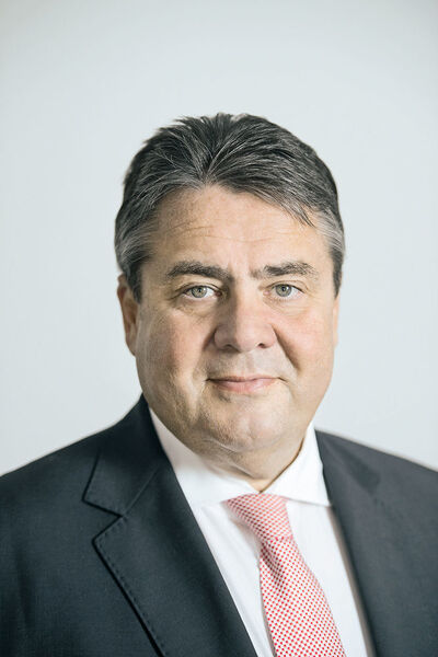 Federal Minister of Economy Sigmar Gabriel: “I am aware that the revival of the German-Iranian economic relations and especially financial relations is a long-term process.” (Maurice Weiss/Ostkreuz/BMWi)