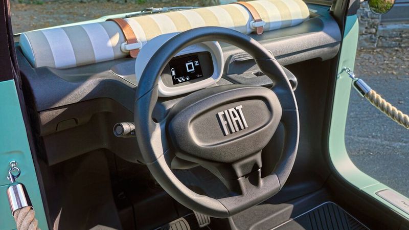 Mangels sonstigem Content ist das Raumgefühl gar nicht mal so klaustrophobisch. (Bild: Stellantis)